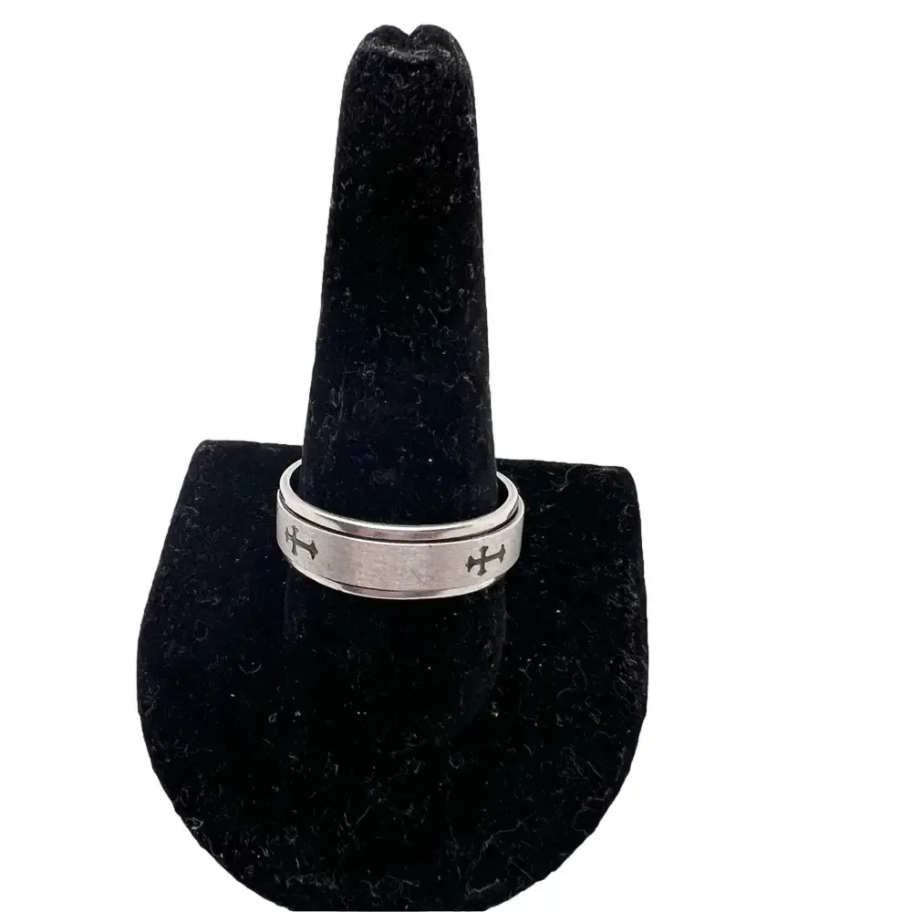 🍭6/$30 Men’s silver tone cross ring band - size 12